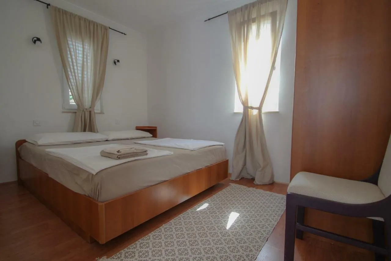 Villa Karpinjan Novigrad Istria Kroatien